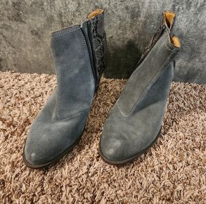 Vionic boots